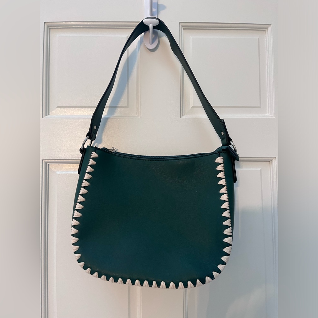 Nwot Womens Shoulder Bag Interior Slip And Storage Zippered Compartments